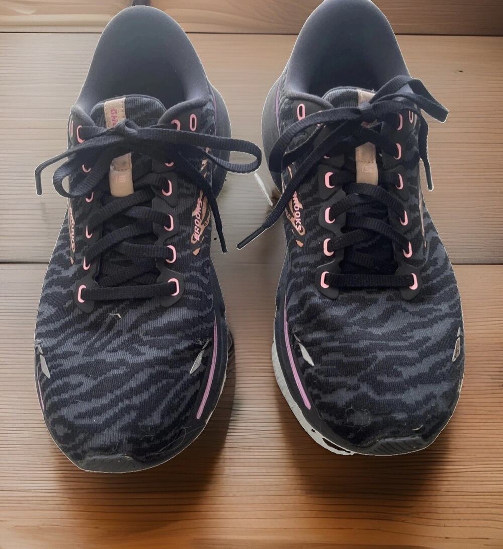 BROOKS Ghost 15 “Run Wild”Women’s Running Shoes Black Pink Animal Print Size 9